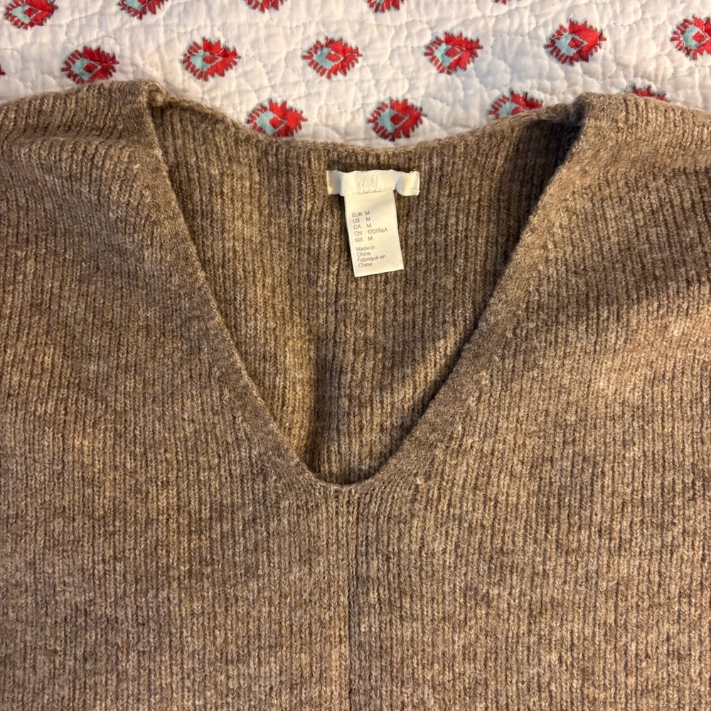 H&M premium wool blend V-neck sweater - Picture 4 of 11